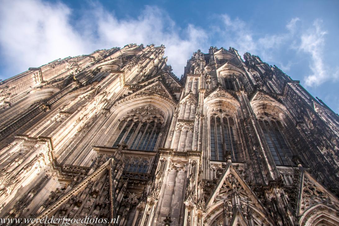 Dom van Keulen - Dom van Keulen: Met onderbrekingen duurde de bouw van de Kölner Dom 632 jaar! De bouw duurde van 1248 tot 1880, doordat de... Dom van Keulen - Dom van Keulen: Met onderbrekingen duurde de bouw van de Kölner Dom 632 jaar! De bouw duurde van 1248 tot 1880, doordat de...