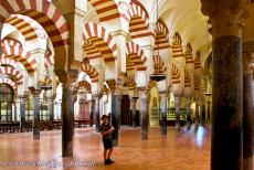Historisch centrum van Córdoba - Historisch centrum van Córdoba: Het indrukwekkendst aan de Mezquita van Córdoba zijn de honderden dubbele rood...