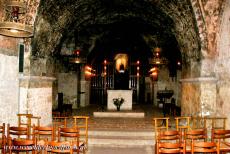 Kathedraal van Chartres - De crypte van de kathedraal van Chartres: De Chapelle Notre-Dame-de- Sous-Terre (Kapel van Onze-Lieve-Vrouwe Onder de Grond). De crypte wordt...