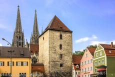 Old town of Regensburg with Stadtamhof - Old Town of Regensburg with Stadtamhof: The Römerturm (Roman Tower). Regensburg is also renowned for its towers. The... Old town of Regensburg with Stadtamhof - Old Town of Regensburg with Stadtamhof: The Römerturm (Roman Tower). Regensburg is also renowned for its towers. The...