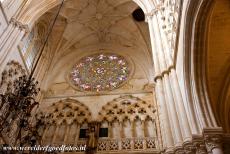 Kathedraal van Burgos - Een roosvenster van de kathedraal van Burgos. Het interieur van de kathedraal is gebaseerd op de bouwstijl van de kathedralen van Bourges en Reims...