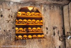 Kloosters van Meteora - Meteora: Het ossuarium van het klooster Megalo Meteoro is de laatste rustplaats van overleden monniken van het klooster. Het is...