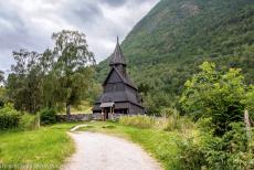 Staafkerk van Urnes - Staafkerk van Urnes: Staafkerk kerken zijn vernoemd naar de dragende, staande houten posten in de muren, de staven. De staven vormen de... Staafkerk van Urnes - Staafkerk van Urnes: Staafkerk kerken zijn vernoemd naar de dragende, staande houten posten in de muren, de staven. De staven vormen de...