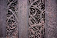 Staafkerk van Urnes - Staafkerk van Urnes: De decoraties dateren vanaf de tweede helft van de 11de eeuw tot 1800. Waarschijnlijk werden enkele gedecoreerde... Staafkerk van Urnes - Staafkerk van Urnes: De decoraties dateren vanaf de tweede helft van de 11de eeuw tot 1800. Waarschijnlijk werden enkele gedecoreerde...