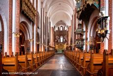 Kathedraal van Roskilde - Het koor van de kathedraal van Roskilde. De bouw van de kathedraal begon in 1170. Het koor was in 1225 gereed. De beide torens waren rond 1400...