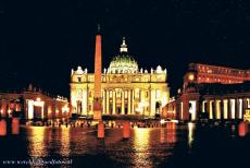 Vaticaanstad - Vaticaanstad: De Sint-Pietersbasiliek en de Egyptische obelisk bij nacht. Vaticaanstad is de kleinste onafhankelijke, soevereine...