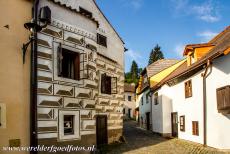  Historisch centrum van Český Krumlov - Historisch centrum van Český Krumlov: Een huis in de wijk Latrán gedecoreerd met renaissance sgraffiti. In het historisch...