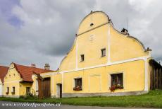 Historisch dorp Holašovice - Historisch dorp Holašovice: De huizen werden in de 18de en 19de eeuwse gebouwd in de Zuid-Boheemse boerenbarokstijl. Het...