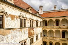 Kasteel van Litomyšl - Er staan meer dan 8000 kleine en grotere sgraffito gravures op de buitenmuren van het kasteel van Litomyšl. Op het dak en de nok...