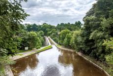 Pontcysyllte Aquaduct - Het Llangollen Canal net voor het Chirk Aquaduct. Het Llangollen Canal, het Llangollen Kanaal, is 73, 5 km lang en het meest populaire... Pontcysyllte Aquaduct - Het Llangollen Canal net voor het Chirk Aquaduct. Het Llangollen Canal, het Llangollen Kanaal, is 73, 5 km lang en het meest populaire...