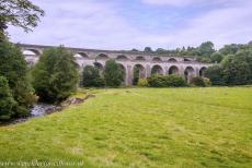 Pontcysyllte Aquaduct - Het indrukwekkende Chirk Aquaduct werd ontworpen door de Schotse civiel ingenieur Thomas Telford, de bouw werd voltooid in 1801. Het... Pontcysyllte Aquaduct - Het indrukwekkende Chirk Aquaduct werd ontworpen door de Schotse civiel ingenieur Thomas Telford, de bouw werd voltooid in 1801. Het...