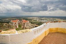 Garnizoensgrensstad en vestingwerken van Elvas - Garnizoensgrensstad en vestingwerken van Elvas: Elvas en de fortificaties van het Forte Nossa Senhora da Graça, gezien vanaf het balkon van...