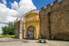 Historisch centrum van Évora - Historisch centrum van Évora: De Porta de Avis is een van de stadspoorten van Évora. De poort is vernoemd naar het Huis Aviz, de...