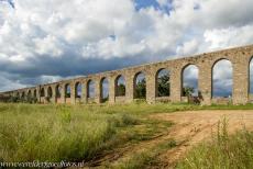 Historisch centrum van Évora - Historisch centrum van Évora: Het Agua de Prata Aquaduct (aquaduct van het zilveren water) werd gebouwd in de 16de eeuw, het...