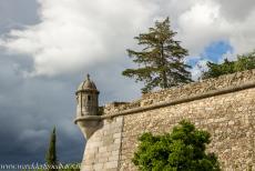 Historisch centrum van Évora - Historisch centrum van Évora: Een van de torentjes op de middeleeuwse stadsmuur van Évora. Het oudste deel van de muur stamt...