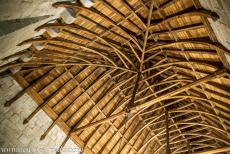 Historisch centrum van Guimãraes - Historisch centrum van Guimãraes: Het indrukwekkende houten plafond van de feestzaal in het paleis van de hertogen van Bragança. Het...