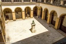 Universiteit van Coimbra - Alta en Sofia - Universiteit van Coimbra - Alta en Sofia: De Via Latina is een zuilengalerij in het hoofdgebouw. In 1597 werd het koninklijk paleis...