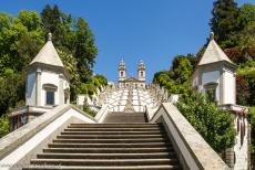 Heiligdom van Bom Jesus do Monte in Braga - Het Heiligdom van Bom Jesus do Monte in Braga is een beroemd pelgrimsoord in Portugal. Het heiligdom is beroemd om haar zigzagvormige trap,...