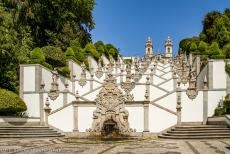 Heiligdom van Bom Jesus do Monte in Braga - Heiligdom van Bom Jesus do Monte in Braga: Bom Jesus do Monte is beroemd om haar zigzag-vormige trap. Ze bestaat uit twee delen, het...