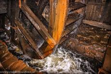 Hoogovens van Engelsberg - Hoogovens van Engelsberg: De blaasbalg werd aangedreven door dit enorme houten waterrad. De meeste werktuigen zijn nog steeds operationeel, daarom... Hoogovens van Engelsberg - Hoogovens van Engelsberg: De blaasbalg werd aangedreven door dit enorme houten waterrad. De meeste werktuigen zijn nog steeds operationeel, daarom...