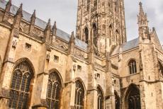 Kathedraal van Canterbury - De kathedraal van Canterbury werd in het jaar 597 gesticht. Ze werd in 1011 zwaar beschadigd door plunderende Vikingen en na een verwoestende...