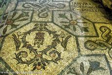 Archeologische opgravingen van Aquileia - Archeologische opgravingen en de Basiliek van Aquileia: Een van de mozaïeken uit de 4de eeuw in de basiliek. Aquileia was dertien eeuwen lang...