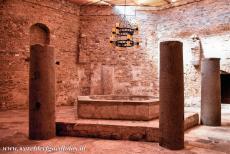 Archeologische opgravingen van Aquileia - Archeologische opgravingen en de basiliek van Aquileia: De overblijfselen van het baptisterium uit de 5de eeuw. In het midden van...