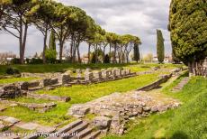 Archeologische opgravingen van Aquileia - Archeologische opgravingen en patriarchale basiliek van Aquileia: De oude Romeinse haven ligt langs de Via Sacra, de Heilige Weg. De Via...
