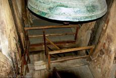 Historisch centrum van Kraków - Historisch centrum van Kraków: De donkere houten trap in de Sigismundtoren, Zygmunttoren, van de kathedraal op de Wawel leidt naar de... Historisch centrum van Kraków - Historisch centrum van Kraków: De donkere houten trap in de Sigismundtoren, Zygmunttoren, van de kathedraal op de Wawel leidt naar de...