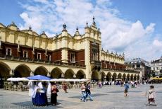 Historisch centrum van Kraków - De Lakenhal is een van de meest iconische gebouwen in het historisch centrum van Kraków, ze staat midden op de Rynek... Historisch centrum van Kraków - De Lakenhal is een van de meest iconische gebouwen in het historisch centrum van Kraków, ze staat midden op de Rynek...