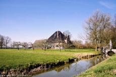 Droogmakerij de Beemster (Beemster Polder) - Beemster Polder: The characteristic cheese-cover farmhouse 'De Eenhoorn', the Unicorn. 'De Eenhoorn' is... Droogmakerij de Beemster (Beemster Polder) - Beemster Polder: The characteristic cheese-cover farmhouse 'De Eenhoorn', the Unicorn. 'De Eenhoorn' is...