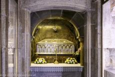 Santiago de Compostela (Old Town) - Santiago de Compostela (Old Town): The silver reliquary chest containing the remains of the apostle James in the crypt of the Cathedral of... Santiago de Compostela (Old Town) - Santiago de Compostela (Old Town): The silver reliquary chest containing the remains of the apostle James in the crypt of the Cathedral of...