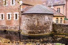 Flemish Béguinage Tongeren - Flemish Béguinage in Tongeren: The town wall, the river Jeker and the Clothmaker's Tower, the 13th century tower is part of... Flemish Béguinage Tongeren - Flemish Béguinage in Tongeren: The town wall, the river Jeker and the Clothmaker's Tower, the 13th century tower is part of...