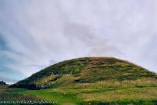 Neolithic Orkney - Heart of Neolithic Orkney: The grass mound of Maeshowe hides passages and grave chambers. The passage tomb Maeshowe was built between... Neolithic Orkney - Heart of Neolithic Orkney: The grass mound of Maeshowe hides passages and grave chambers. The passage tomb Maeshowe was built between...