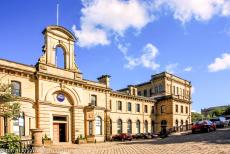 Saltaire, a Victorian model village - Saltaire: The Head Office of Salts Mill on Victoria Road was built in the Italianate style, a popular architectural style in the 19th... Saltaire, a Victorian model village - Saltaire: The Head Office of Salts Mill on Victoria Road was built in the Italianate style, a popular architectural style in the 19th...