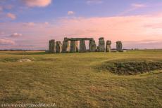 Stonehenge - Stonehenge: On the right side one of the Aubrey Holes, on the left side the Slaughter Stone. The stone originally stood upright and together...