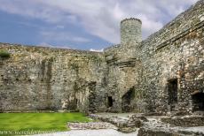Harlech Castle - The Castles and Town Walls of King Edward in Gwynedd: The inner ward and one of the corner towers of Harlech Castle. In the 15th century, the... Harlech Castle - The Castles and Town Walls of King Edward in Gwynedd: The inner ward and one of the corner towers of Harlech Castle. In the 15th century, the...