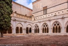Poblet Monastery - The evolution of the Romanesque style into the Gothic style is clearly visible in the cloisters of the Poblet Monastery. The small cloister... Poblet Monastery - The evolution of the Romanesque style into the Gothic style is clearly visible in the cloisters of the Poblet Monastery. The small cloister...