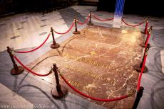 Burgos Cathedral - Burgos Cathedral: The tomb of El Cid Campeador, a legendary Spanish hero and icon. The tomb of El Cid, Rodrigo Díaz de... Burgos Cathedral - Burgos Cathedral: The tomb of El Cid Campeador, a legendary Spanish hero and icon. The tomb of El Cid, Rodrigo Díaz de...