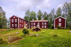 Gedecoreerde boerderijen van Hälsingland - De gedecoreerde boerderijen van Hälsingland behoren tot een lange traditie van houtbouw in Zweden. De boerderijen weerspiegelen de welvaart... Gedecoreerde boerderijen van Hälsingland - De gedecoreerde boerderijen van Hälsingland behoren tot een lange traditie van houtbouw in Zweden. De boerderijen weerspiegelen de welvaart...