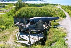Fort Suomenlinna - Fort Suomenlinna: De kanonnen zijn gericht op het westen, een herinnering aan de Russische bezetting van 1808-1918.... Fort Suomenlinna - Fort Suomenlinna: De kanonnen zijn gericht op het westen, een herinnering aan de Russische bezetting van 1808-1918....