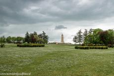 Begraafplaatsen en gedenksites van WOI - Begraafplaatsen en gedenksites van de Eerste Wereldoorlog (Westelijk Front): Het Ossuarium van Douaumont is gelegen op de voormalige...