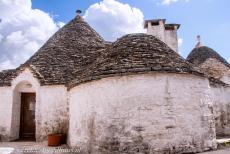 Trulli van Alberobello - Trulli van Alberobello: Trulli zijn kleine huizen met conische daken, ze werden gebouwd zonder gebruik van metselspecie, de stenen van de muren en... Trulli van Alberobello - Trulli van Alberobello: Trulli zijn kleine huizen met conische daken, ze werden gebouwd zonder gebruik van metselspecie, de stenen van de muren en...