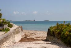 Saint-Vaast-la-Hougue/Tatihou, torens van Vauban - Vestingwerken van Vauban: Na de Slag bij La Hougue in 1692 werden een fort en een toren gebouwd op het eiland Tatihou. De toren, ook...