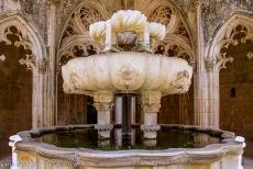 Monastery of Batalha - The English Gothic style, also called the Perpendicular style, has influenced the architecture of the Monastery of Batalha. The Gothic... Monastery of Batalha - The English Gothic style, also called the Perpendicular style, has influenced the architecture of the Monastery of Batalha. The Gothic...